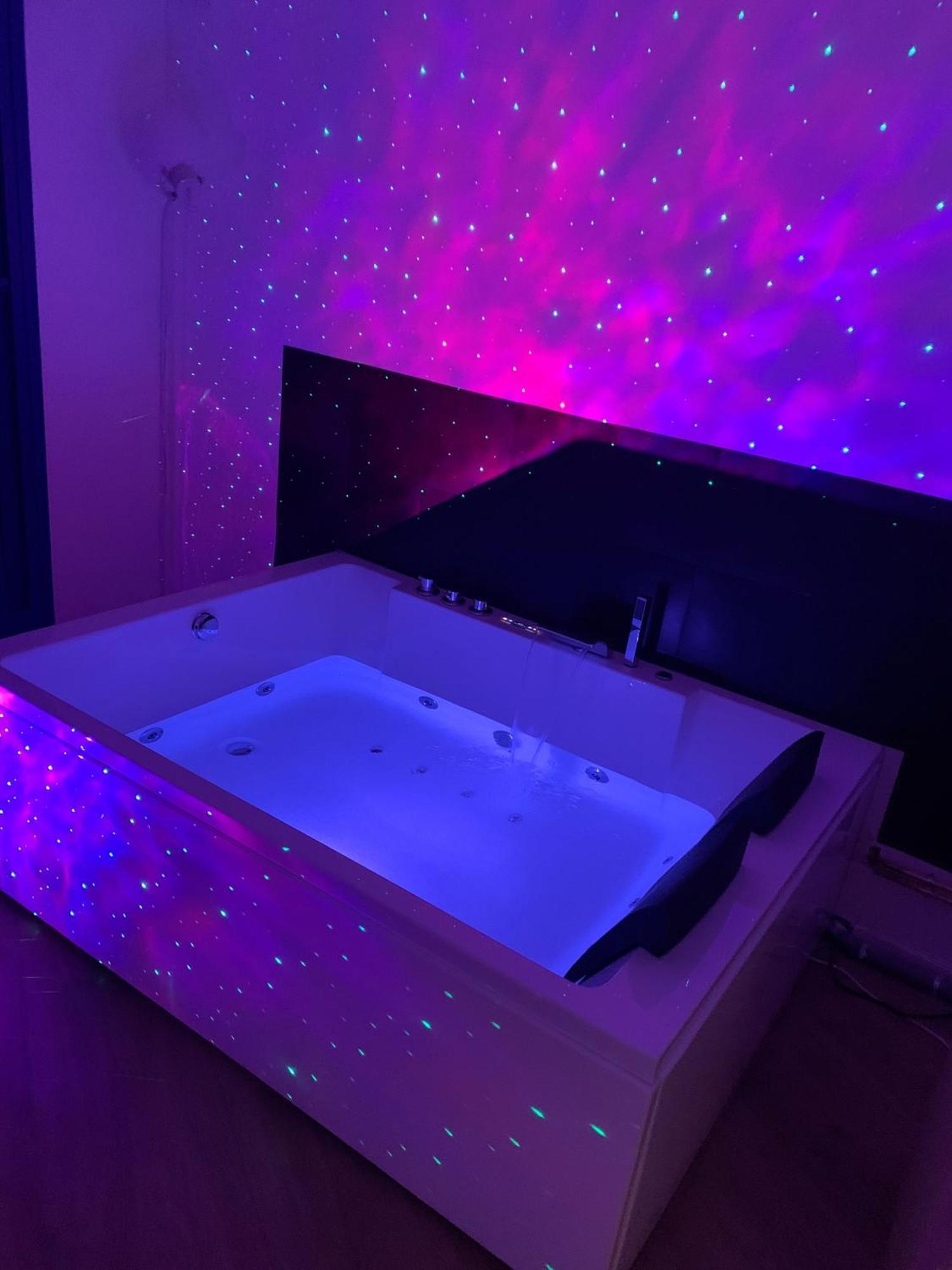 Paris La Defense - Santorin Apartment With Jacuzzi Courbevoie Bagian luar foto